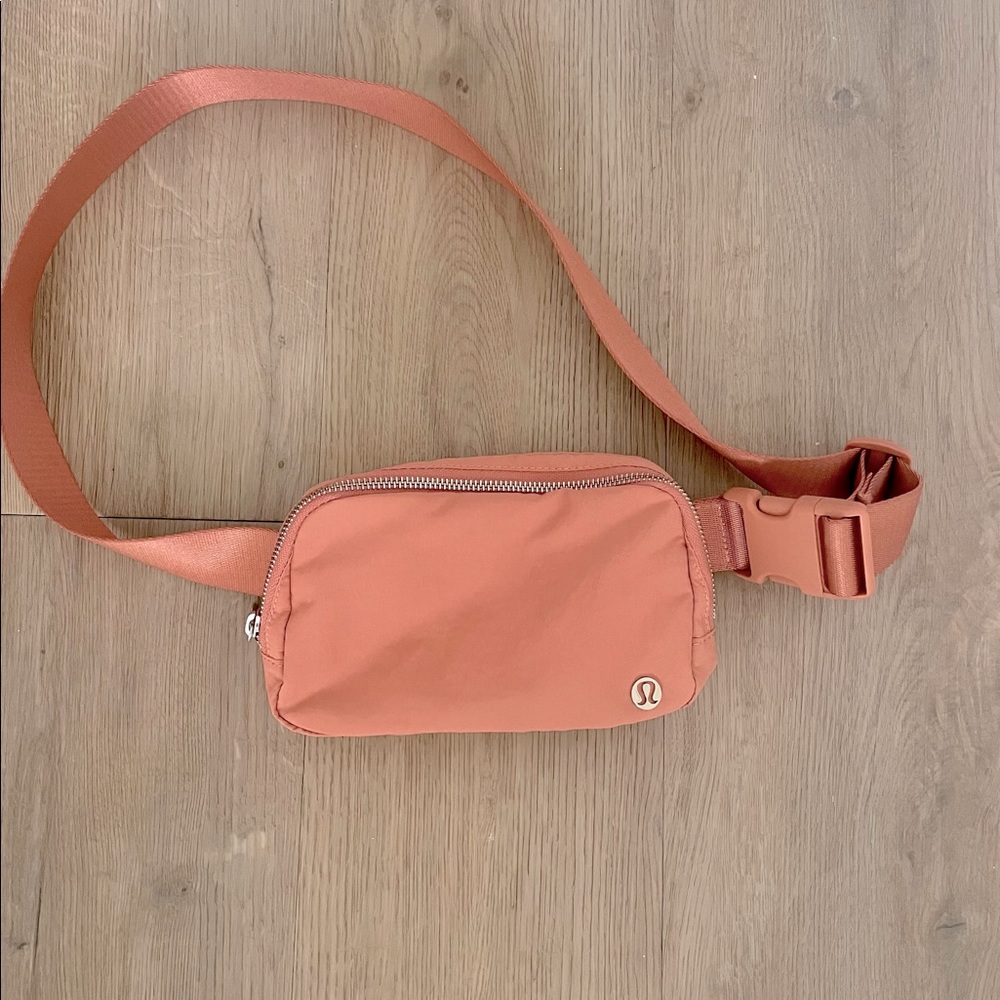 Lululemon Everywhere Belt Bag